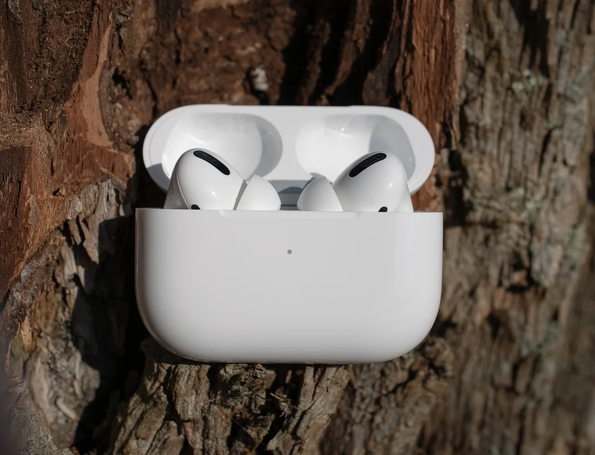 The Top 5 Best Noise Cancelling Headphones for Long Haul Flights Under $200